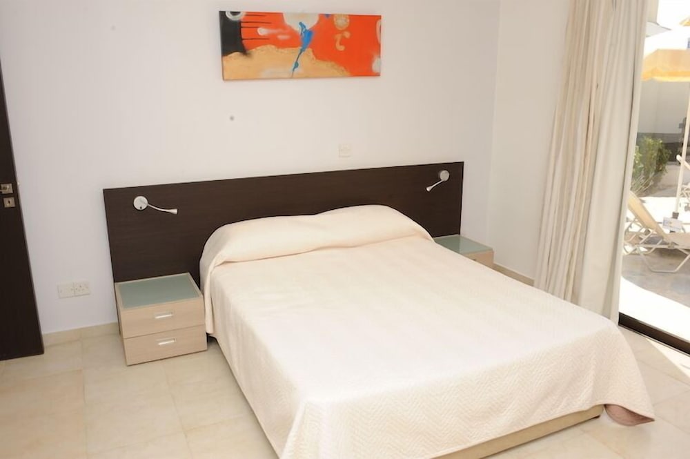 Platzia Beach Villas 12/35