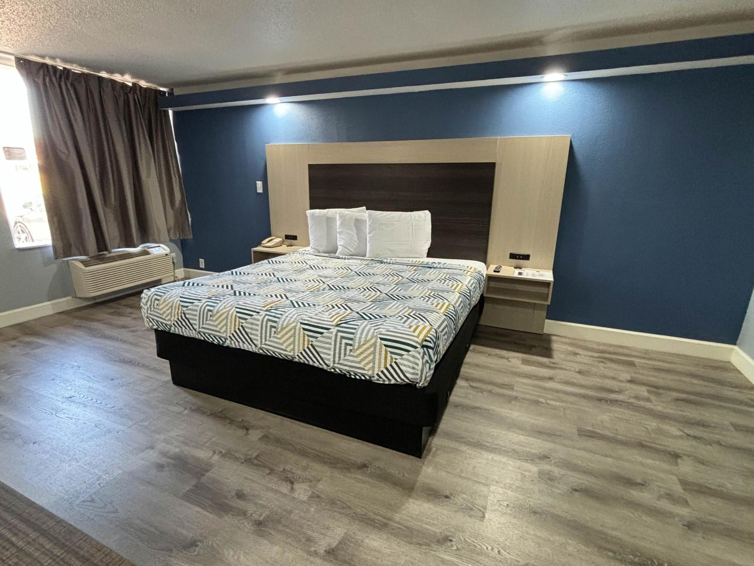 1 King Bed - Non-Smoking, Micfridge، Studio6 Suites Memphis, TN – East Memphis 5/10