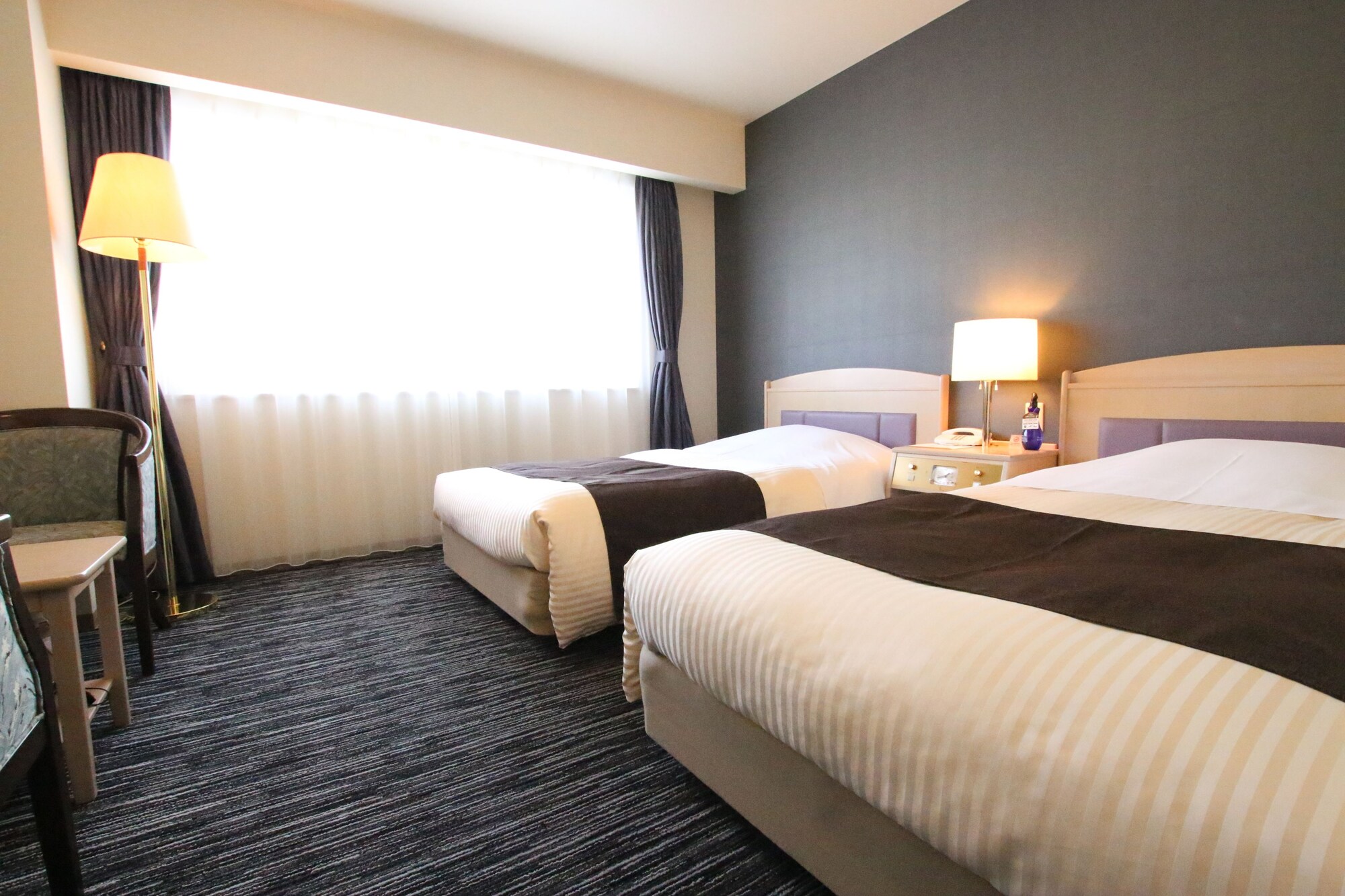 ROOM, TWIN BEDS