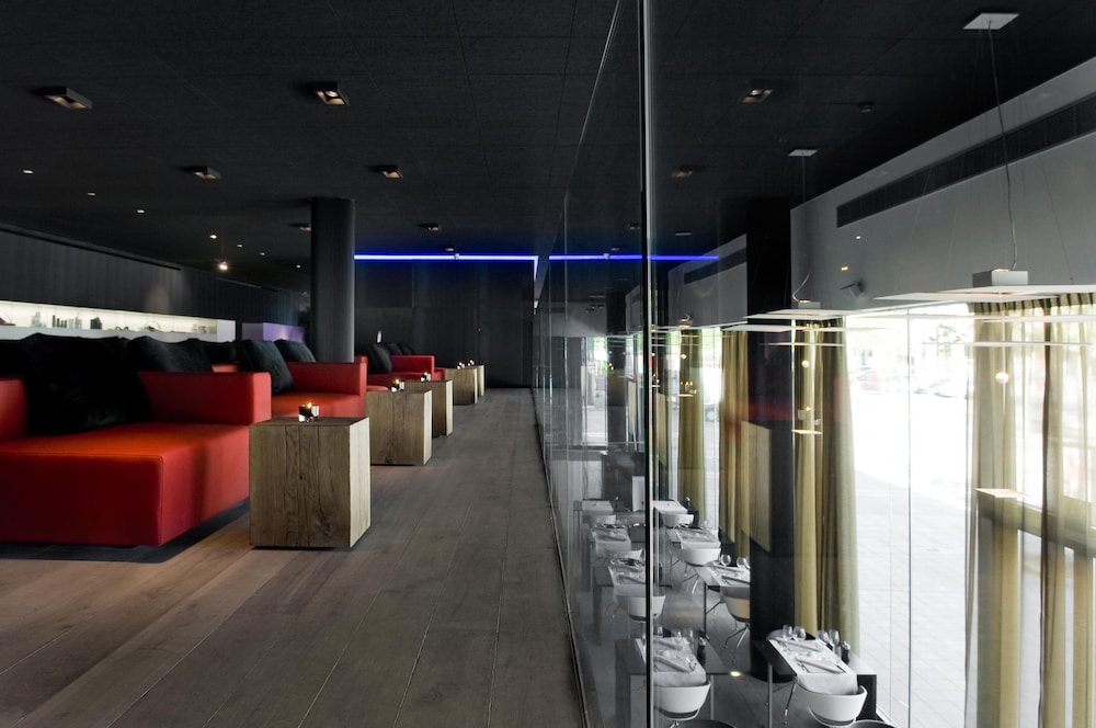 Carbon Hotel 56/61