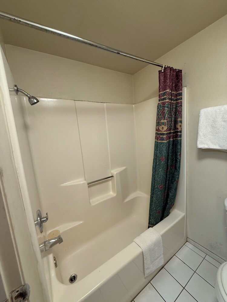New Budget Inn 42/44