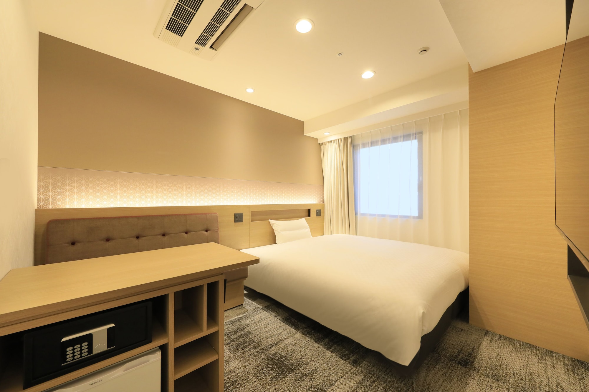 ROOM, DOUBLE BED