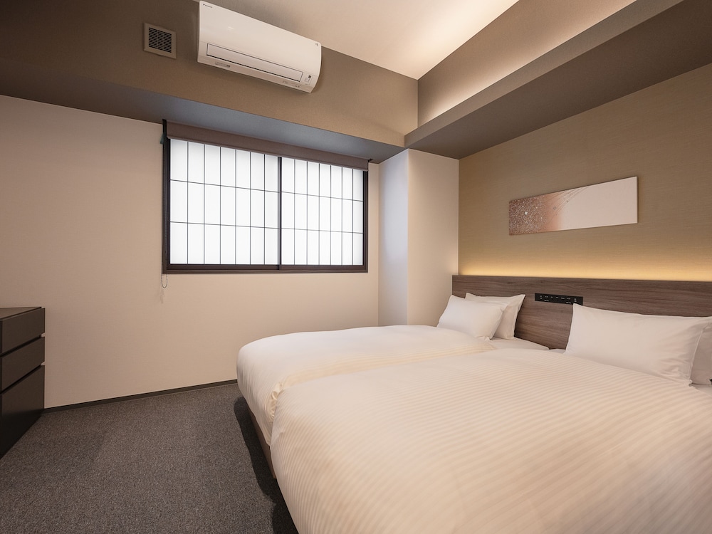2 BEDROOMS, SUITE