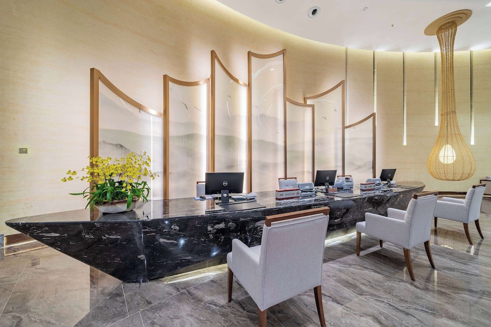 Howard Johnson Lake Serenity Hotel Neijiang 28/46