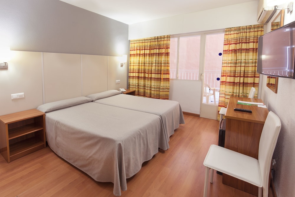 Essential, Twin Beds