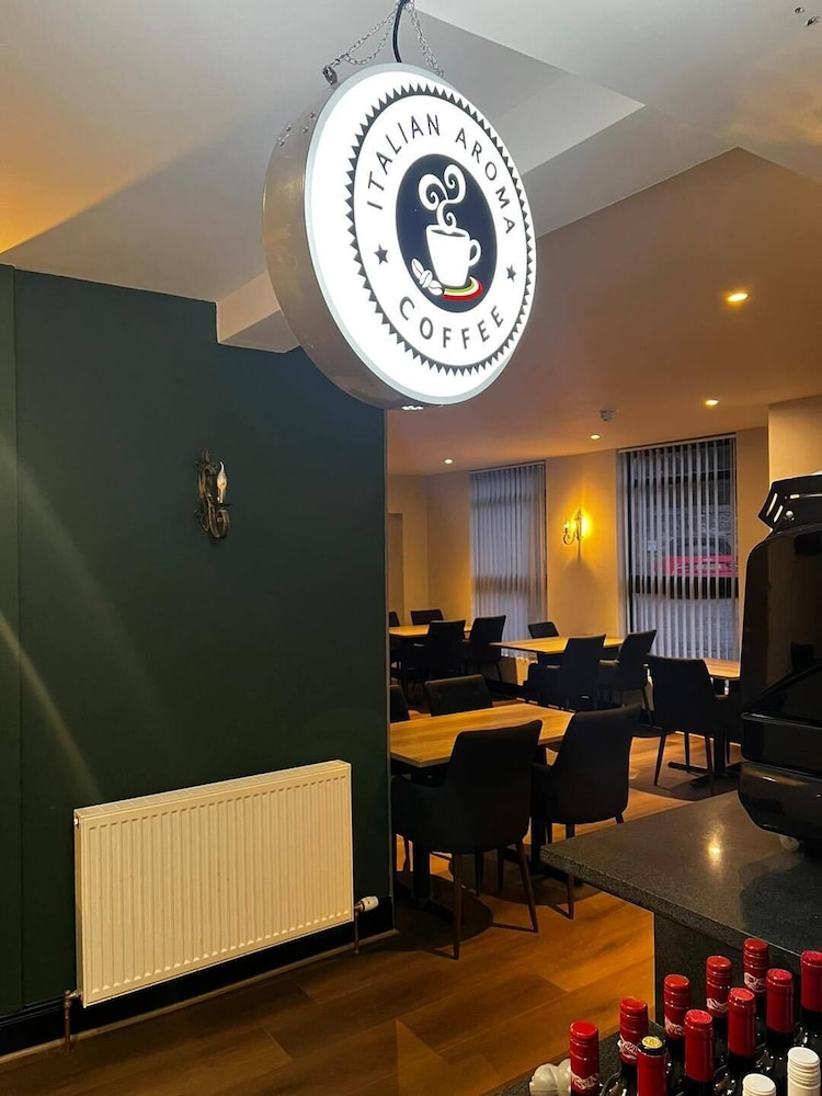 Crown Court Hotel & Bar 31/50