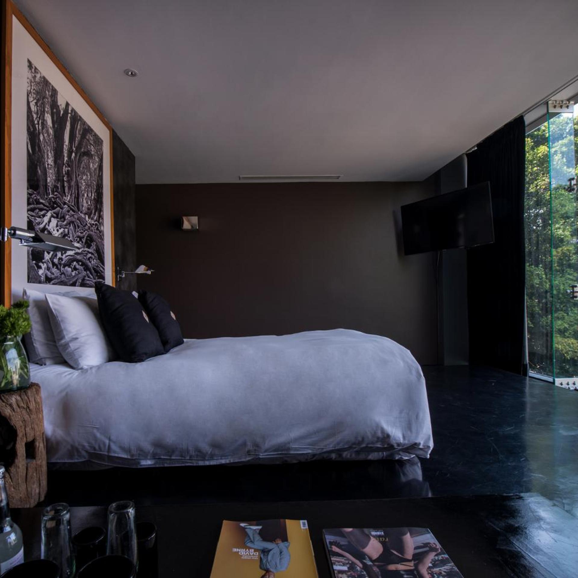 URBAN, SUITE, BATHTUB