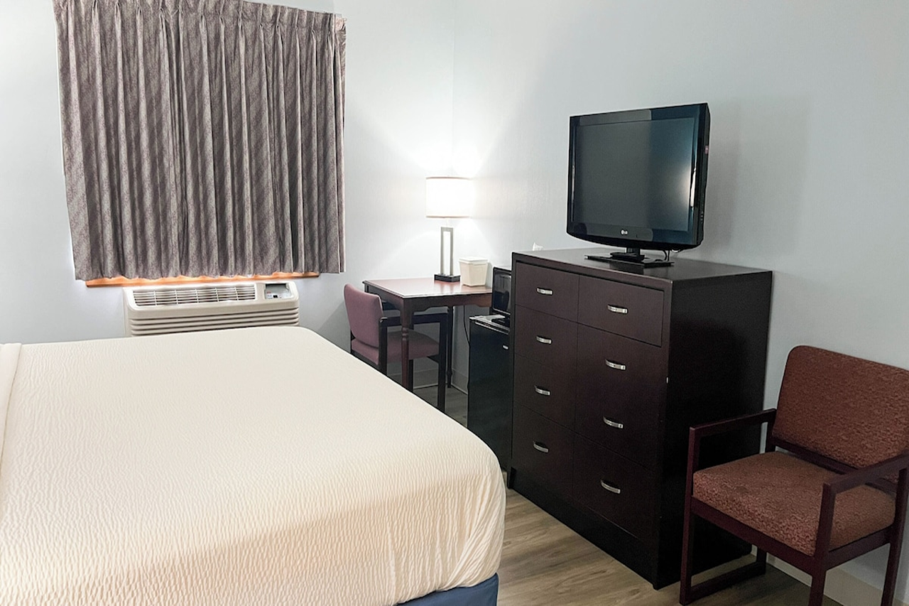 Studio6 Suites Tiffin OH 18/20