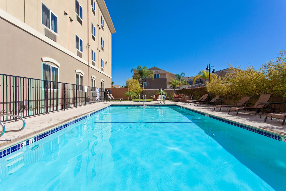 Holiday Inn Express and Suites Los Angeles Airport Hawthorne 28/53
