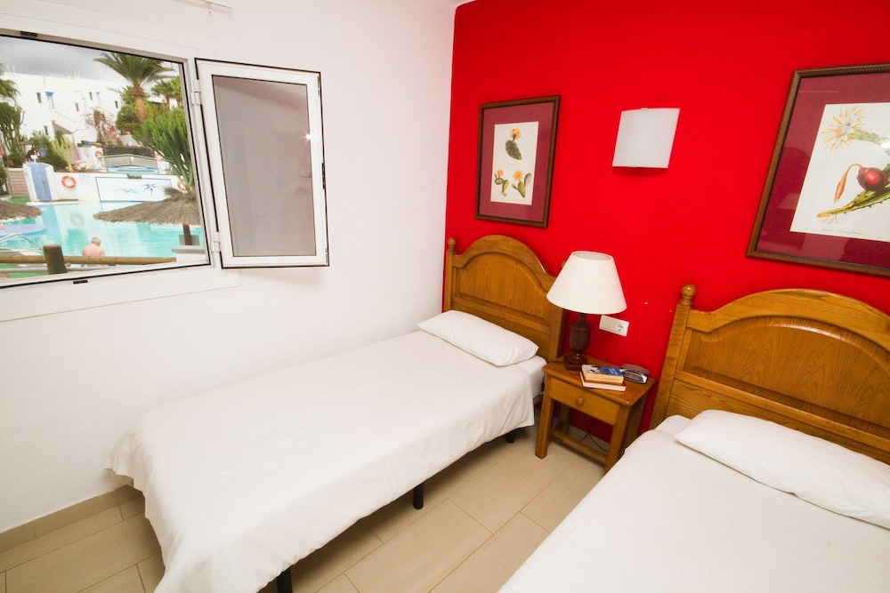 Parque Tropical Apartments 8/28
