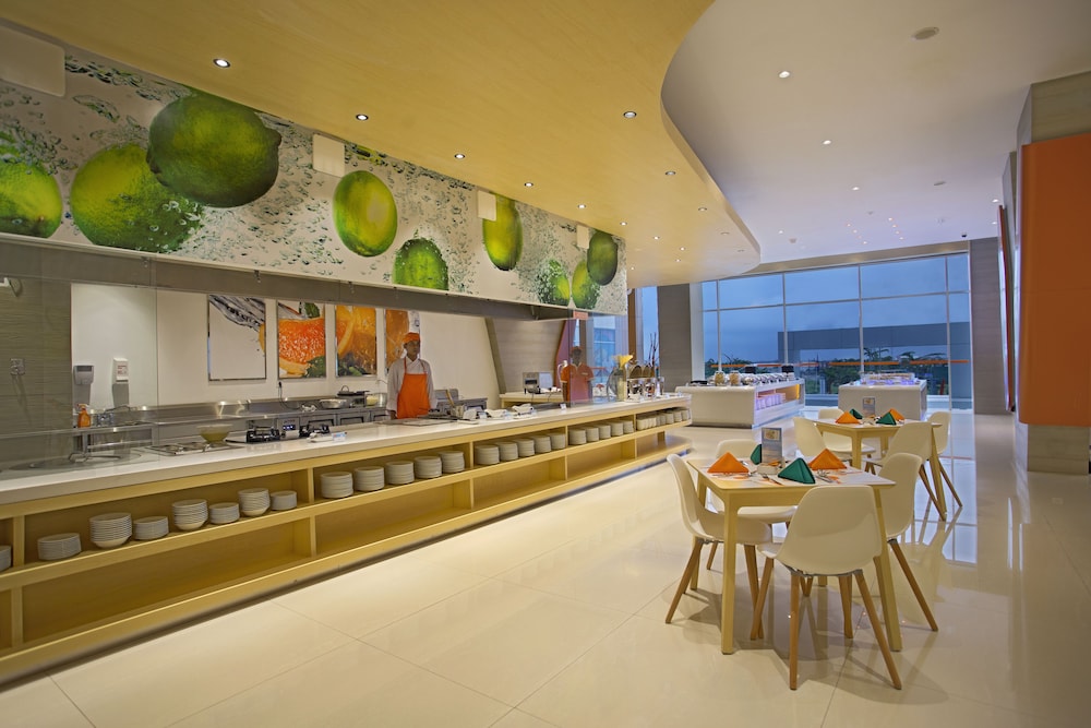 HARRIS Hotel & Conventions Bekasi 33/47