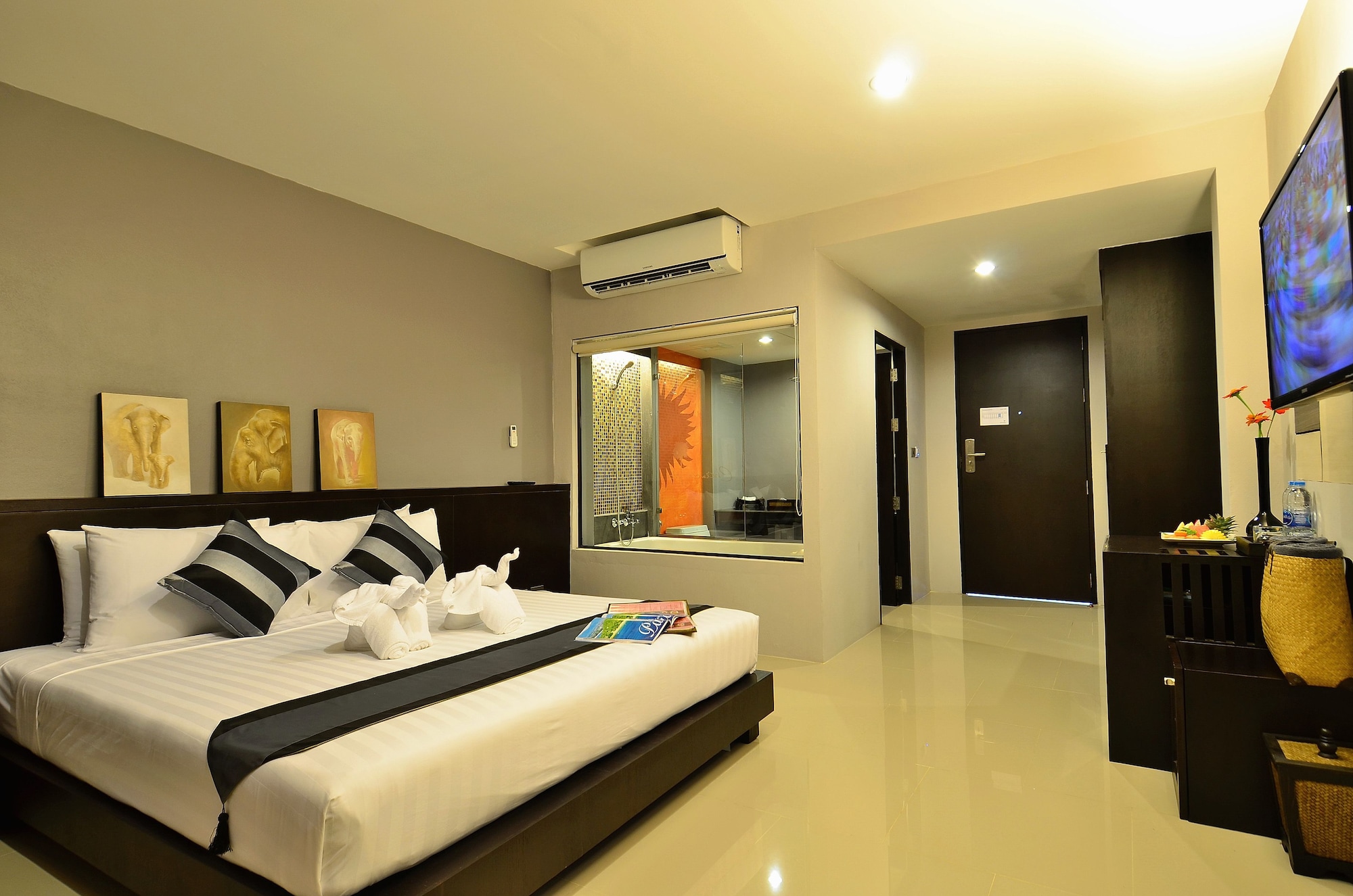 FAMILY ROOM