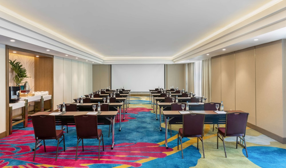 Dusit Thani Manila 60/72