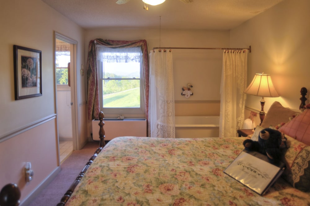 Blue Mountain Mist Country Inn 35/63