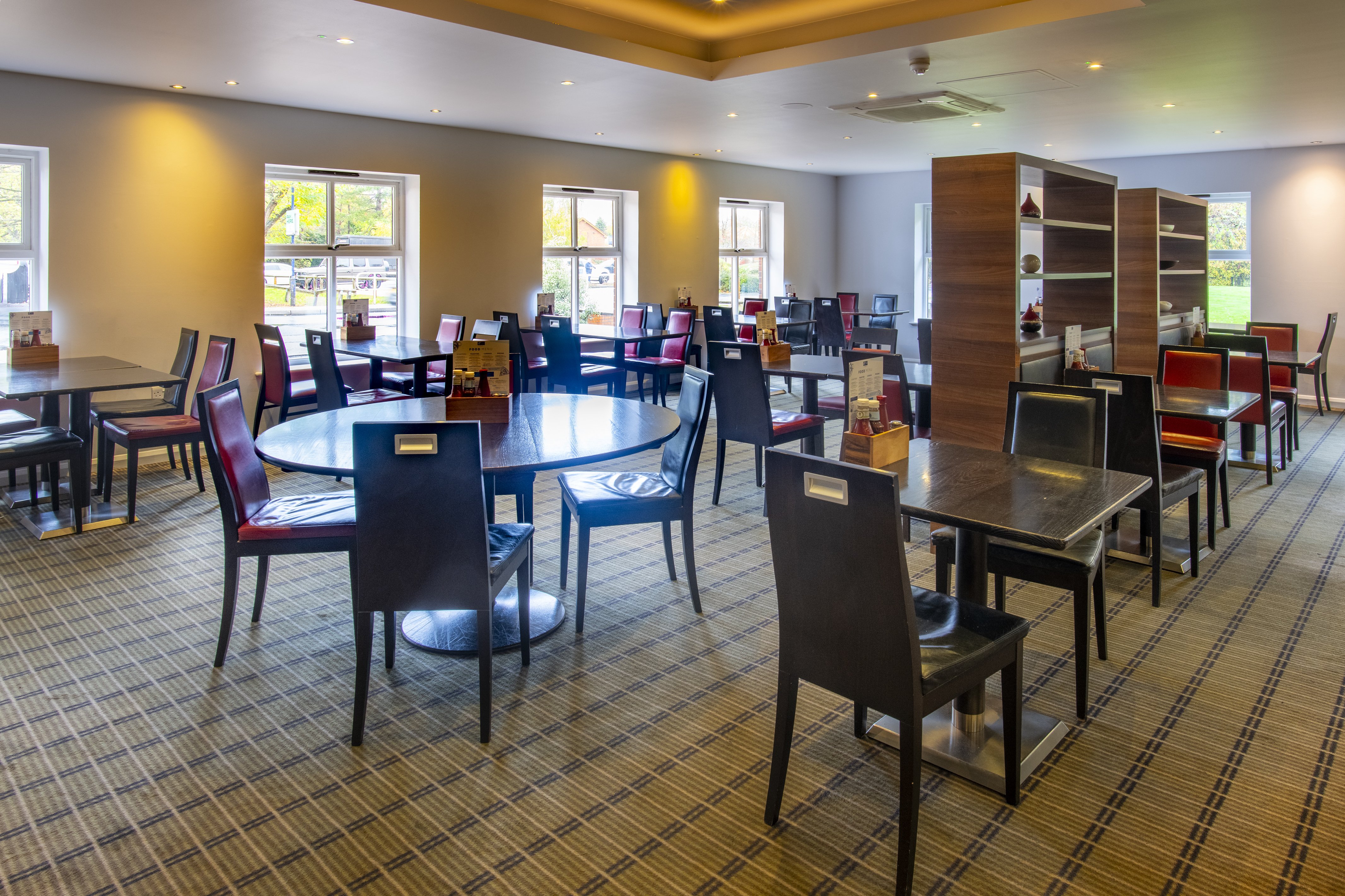 Holiday Inn Express Warwick Stratford Upon Avon 14/34