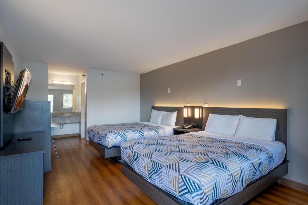 2 Queen Beds - Non-Smoking