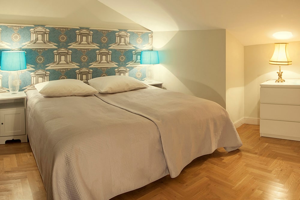 CRYSTAL SUITES CHEZ HELENA 15/64