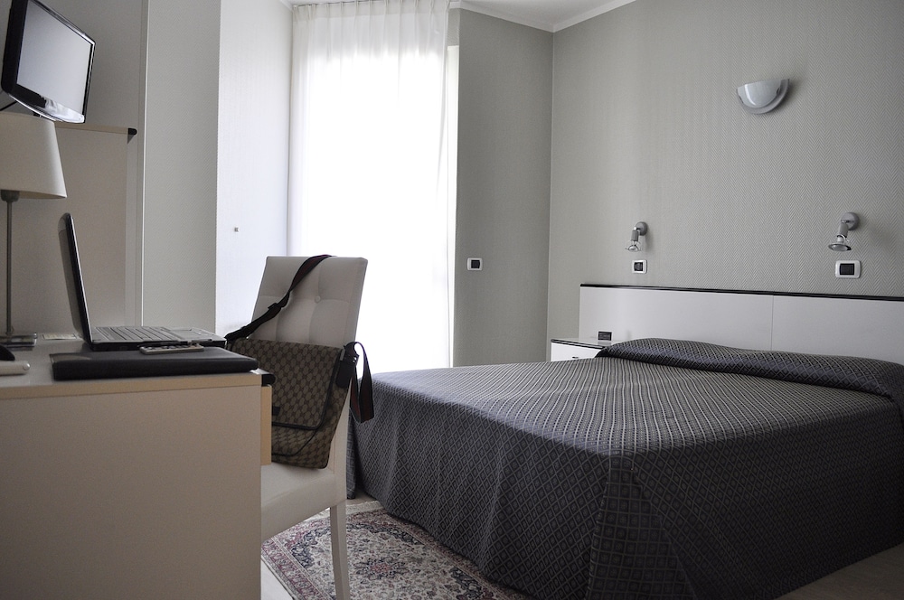Hotel Est 6/42