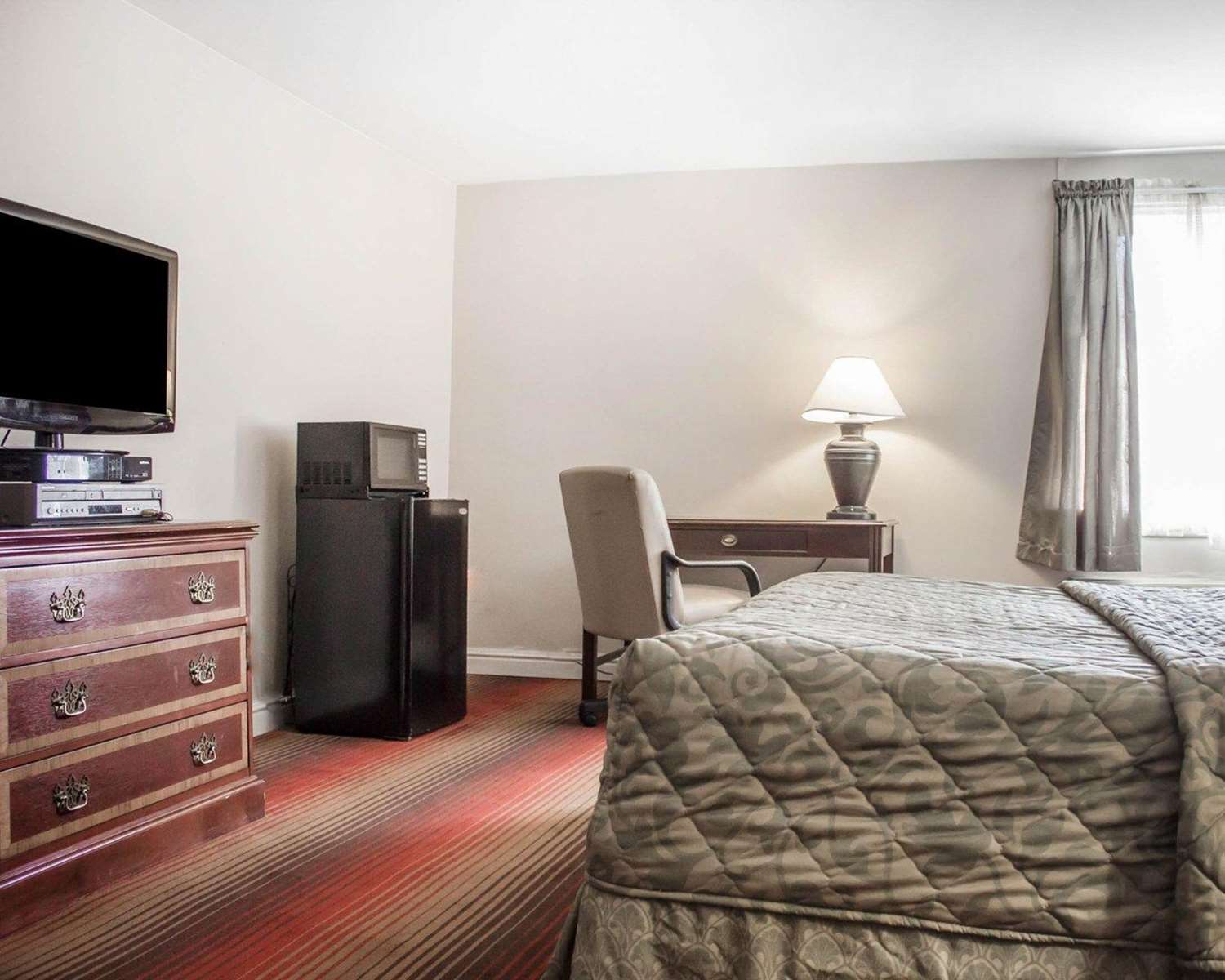 Rodeway Inn Huntington Station - Melville 34/40