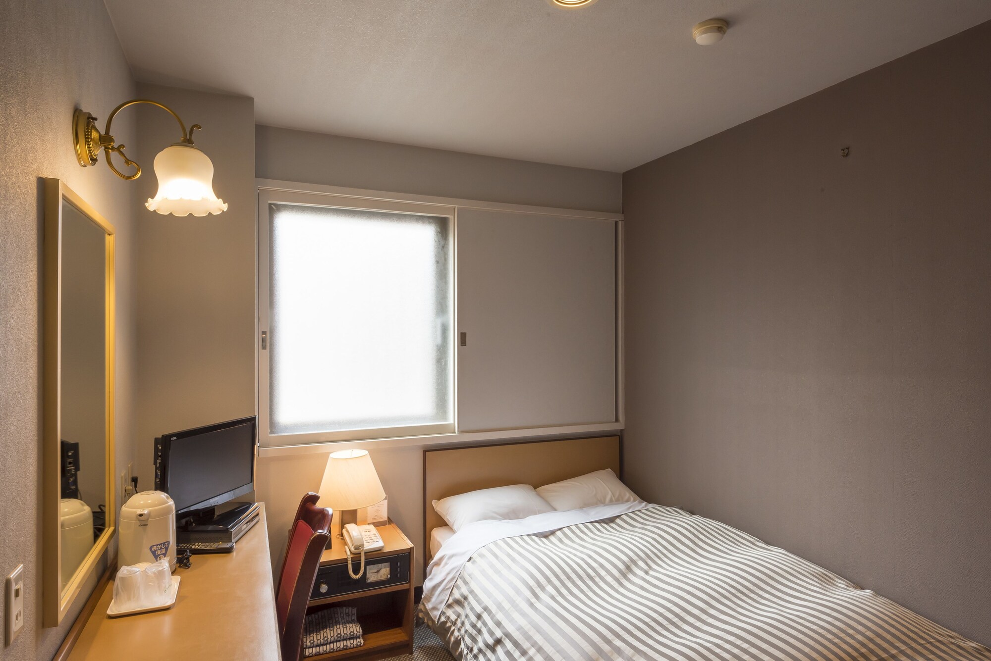 SEMI ROOM, SEMI DOUBLE BED