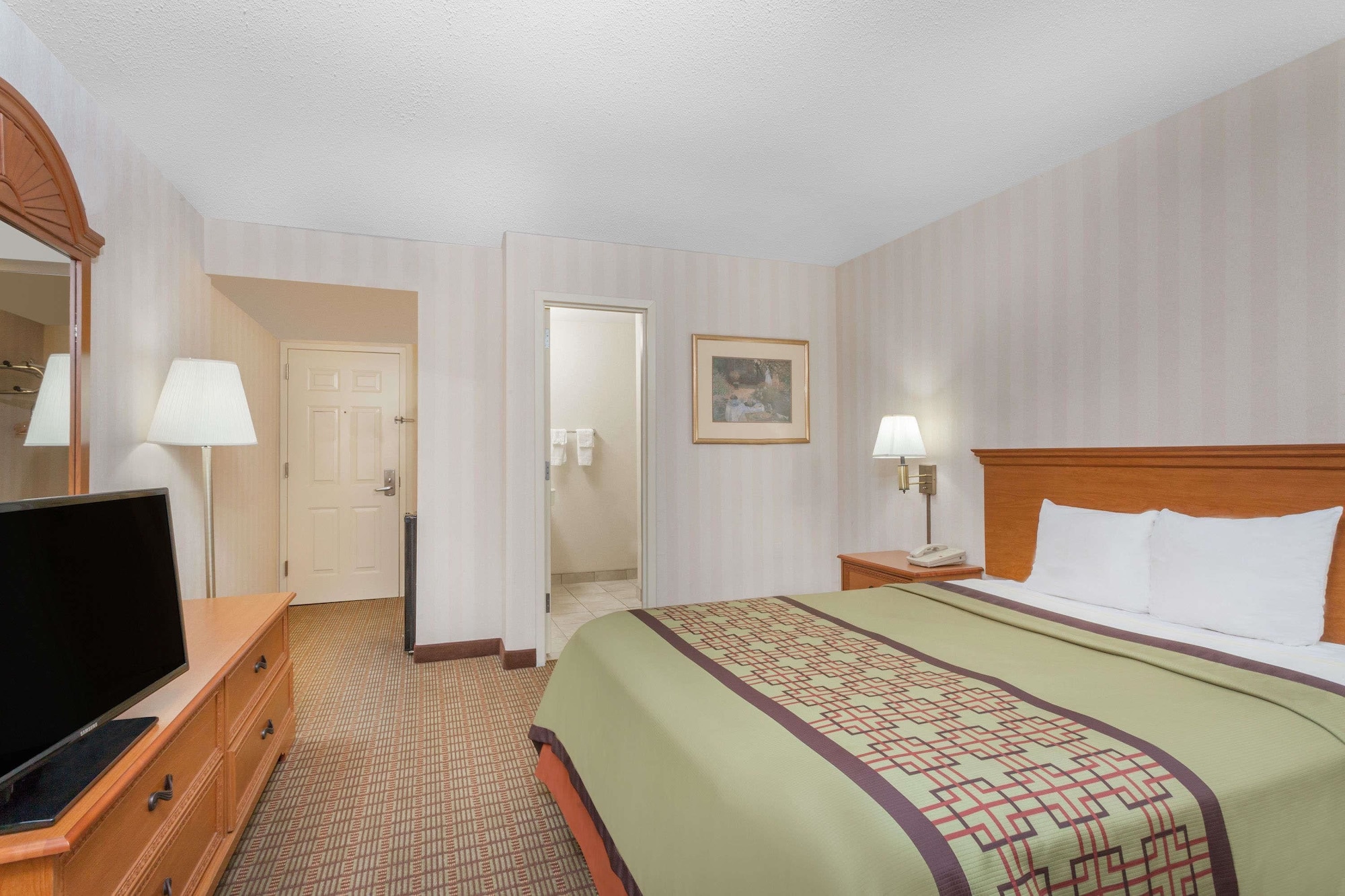Standard, Queen Bed