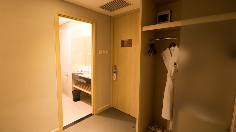 Gtv Hotel And Service Apartment 21/54