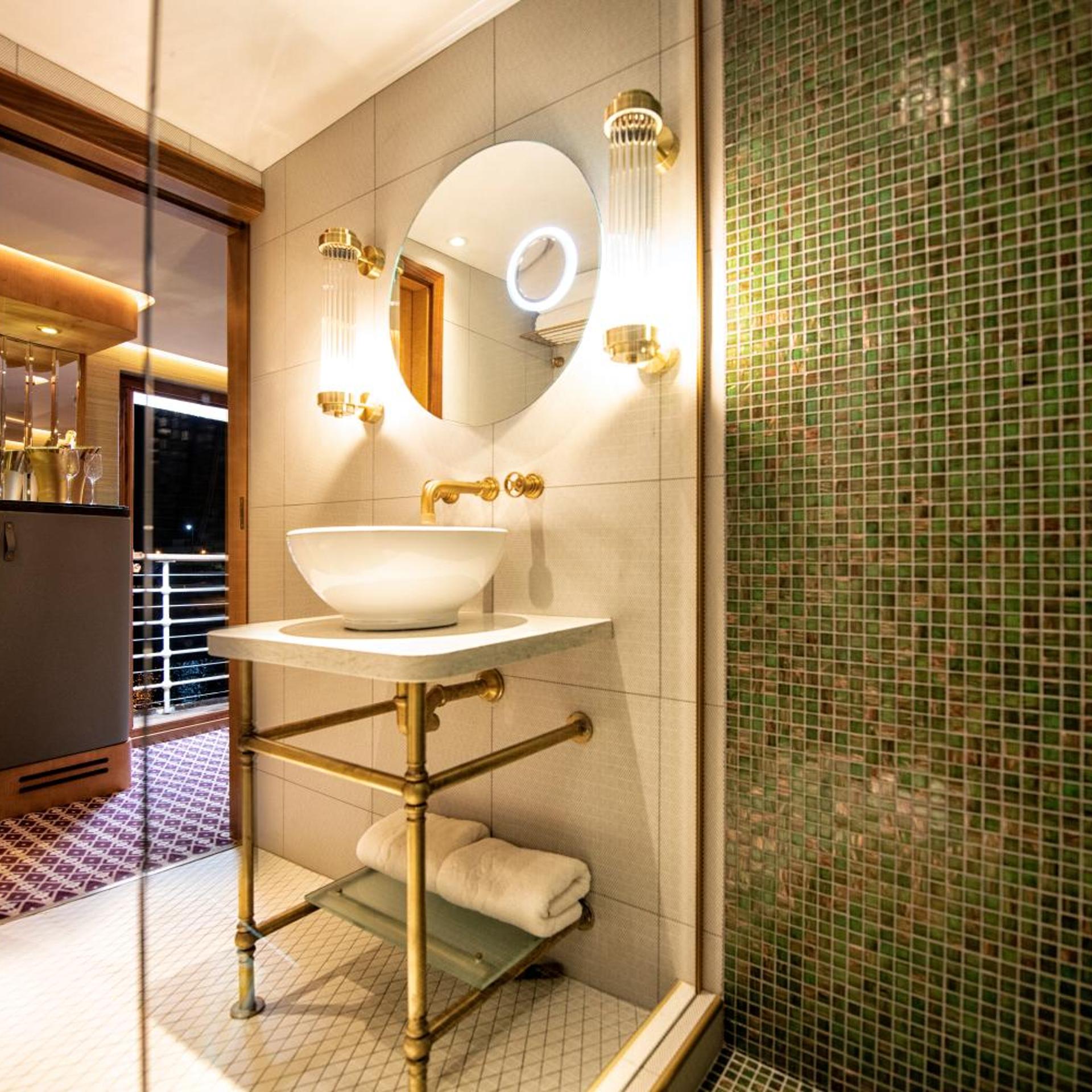 كابينة فاخرة، Fingal A Luxury Floating Hotel 3/4