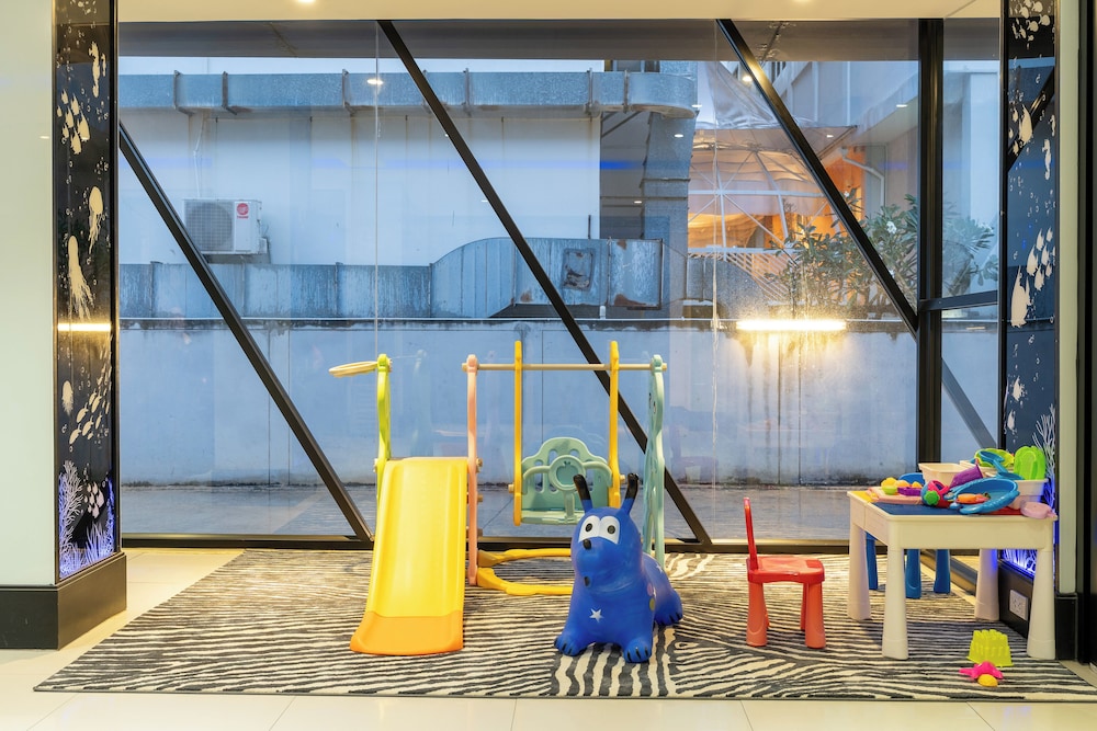 Rodina Beach Hotel 67/74