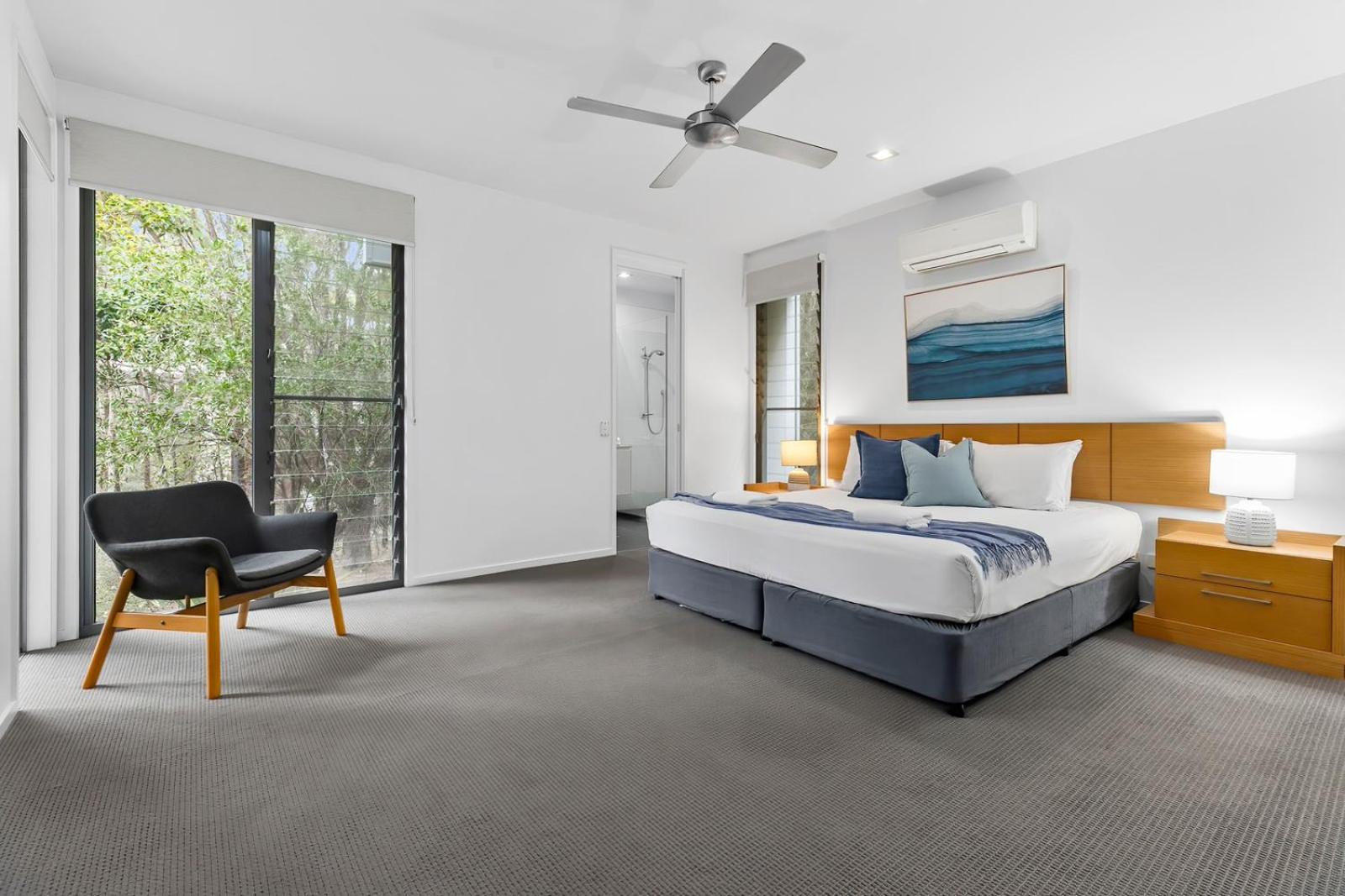 4 Bedrooms, House