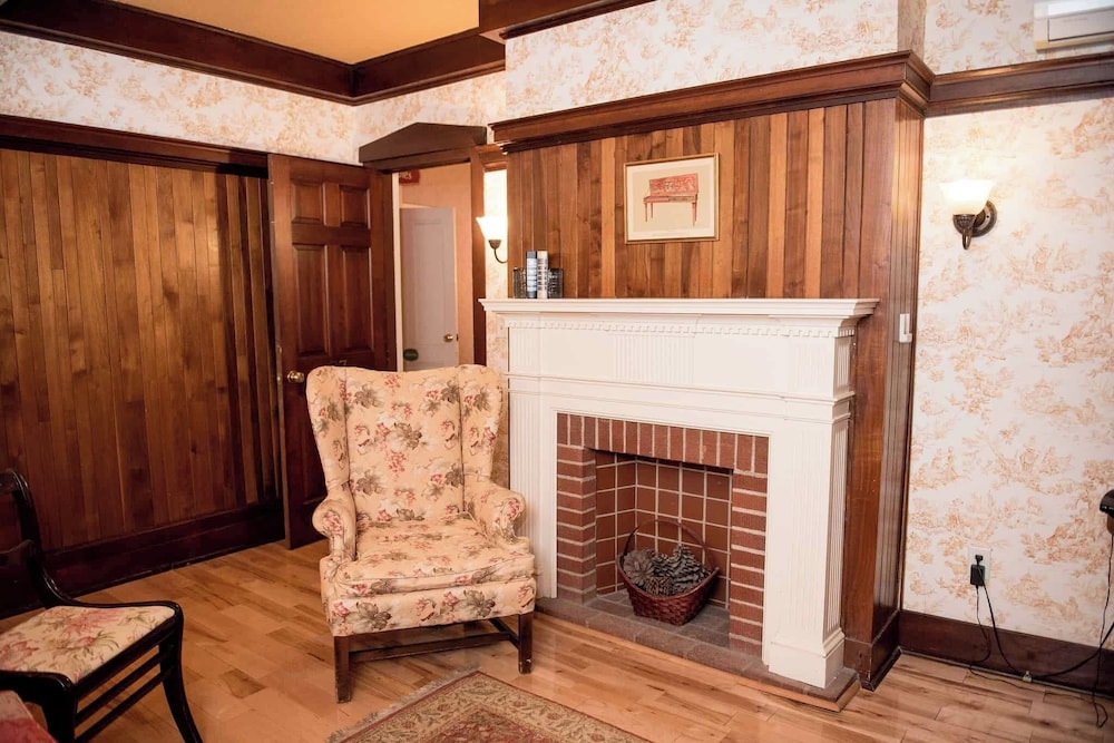 Springside Inn 6/44