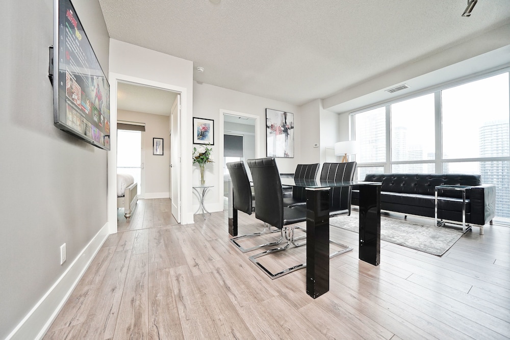 Grand Royal Condos - Cn Tower 49/71