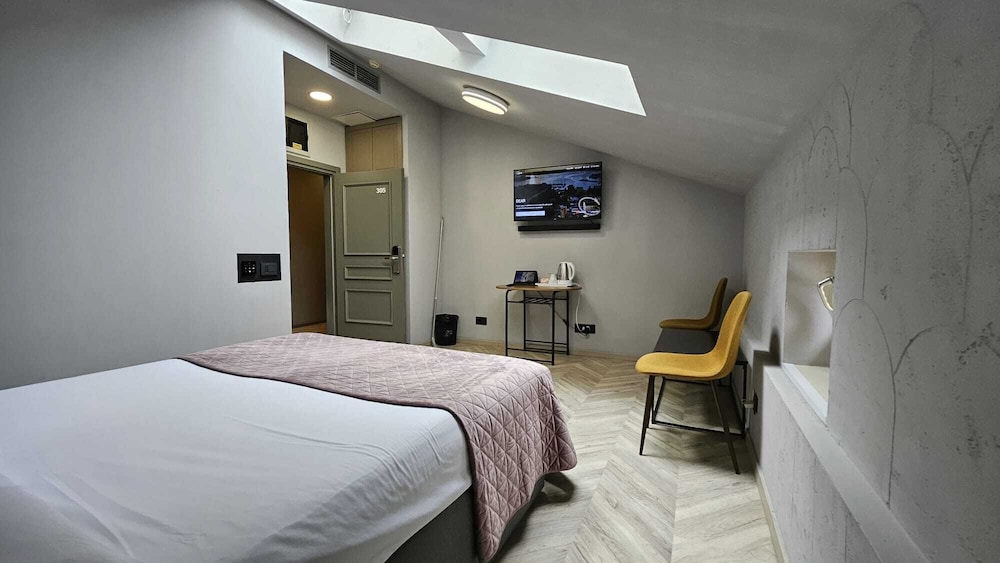 Hotel Amfiteatar 24/63