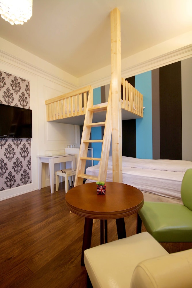 Ola B&amp;B 33/47