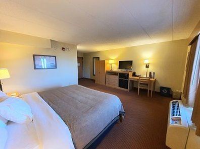 AmericInn by Wyndham Waconia 25/80