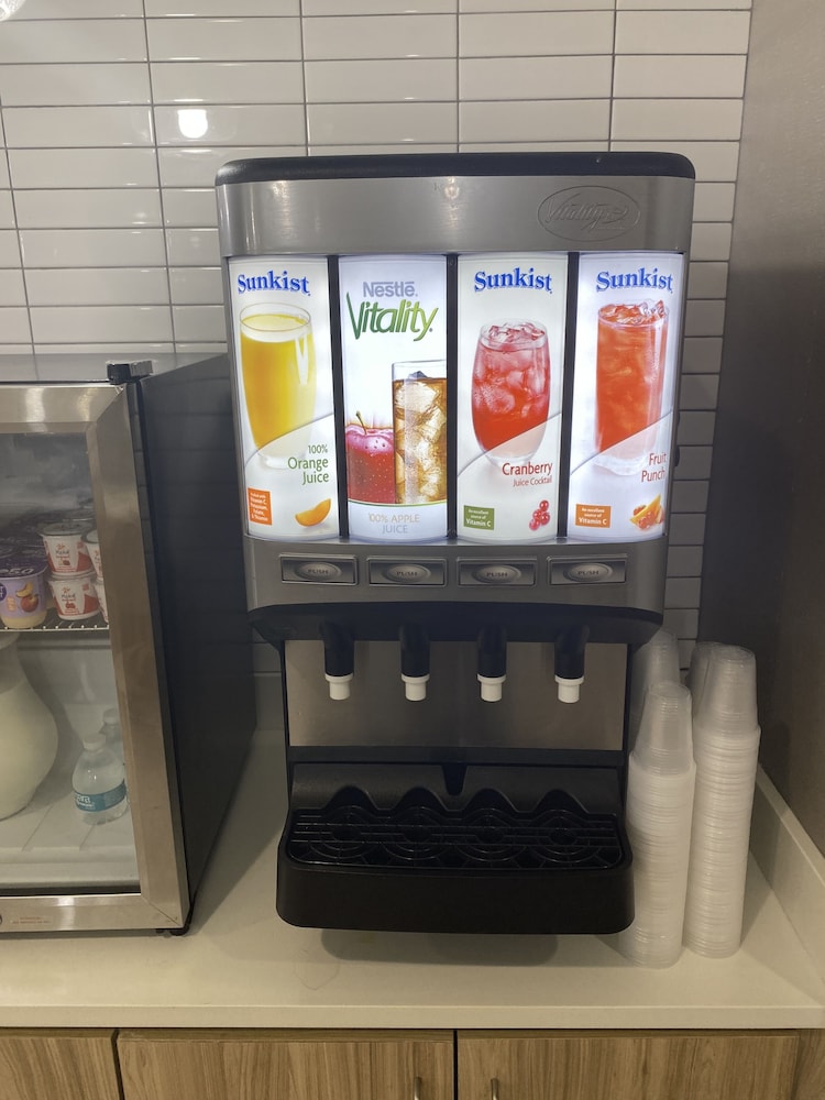 La Quinta Inn & Suite by Wyndham Lake City 16/29