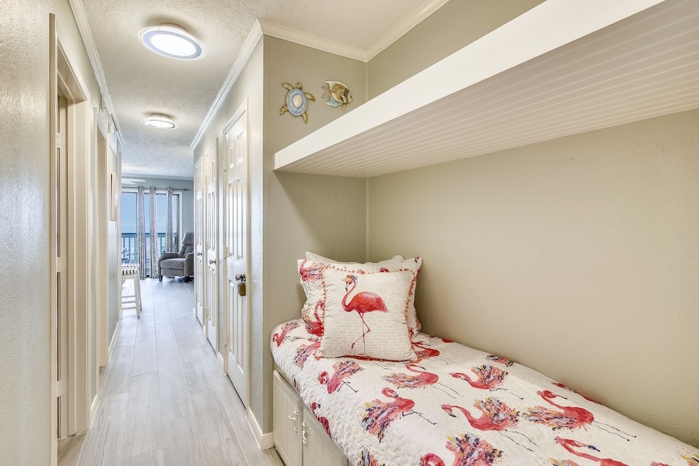 Casa Del Mar Beachfront Suites 51/82