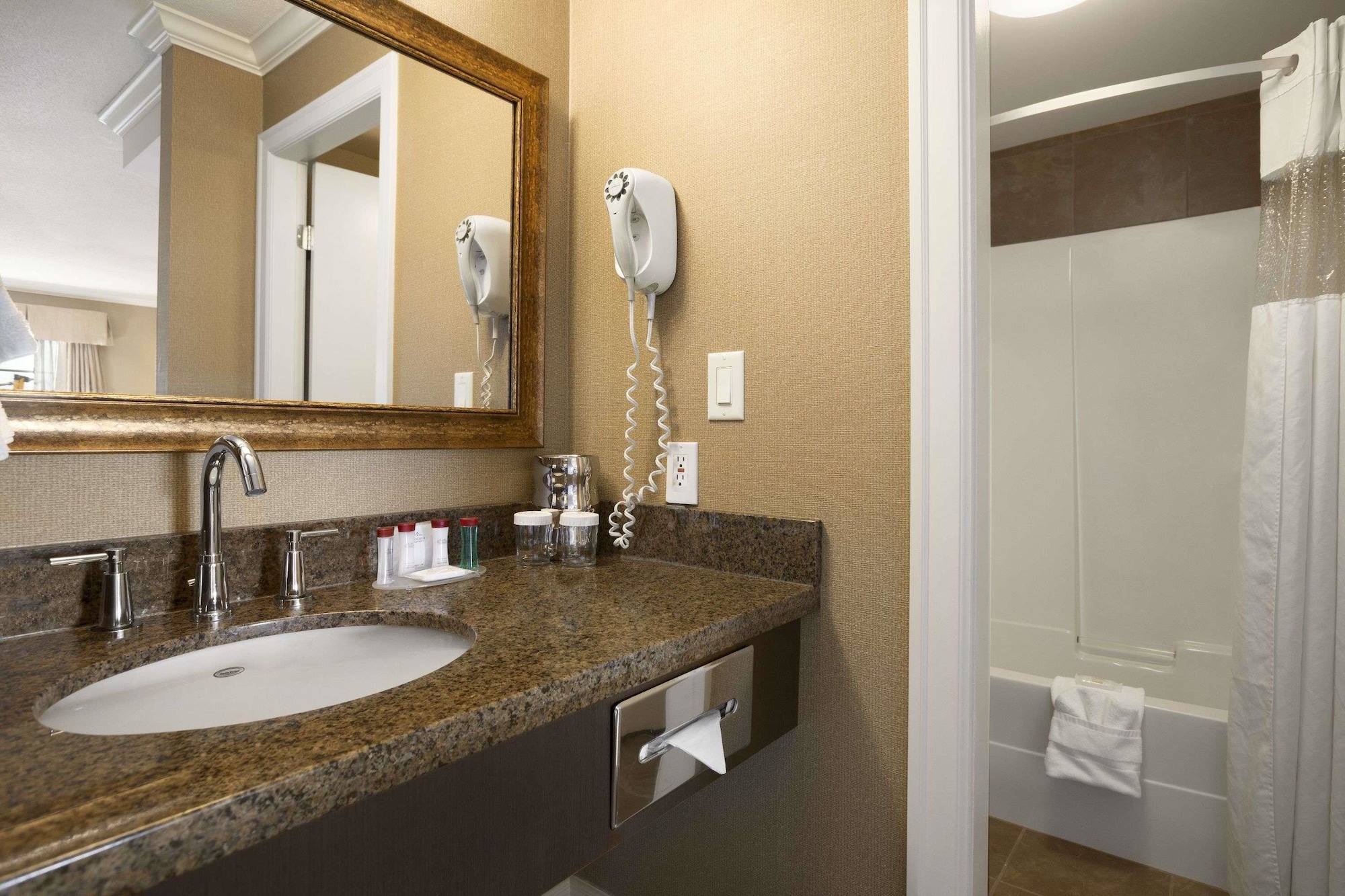 Suite, King Bed, Jetted Tub, Ramada By Wyndham Surrey/Langley 8/10