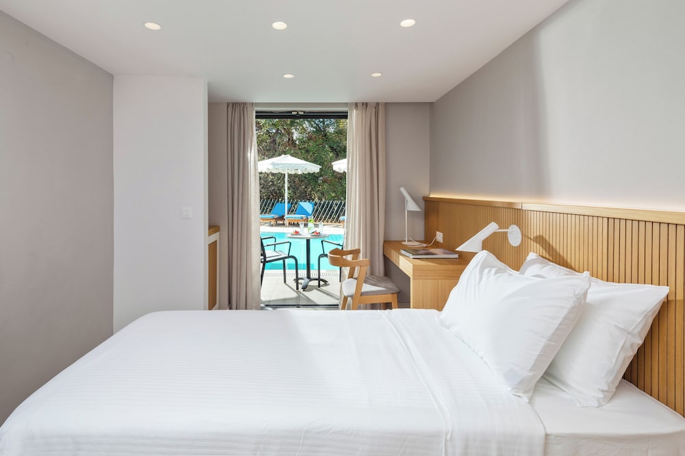 Roda Beach Resort & Spa 10/49