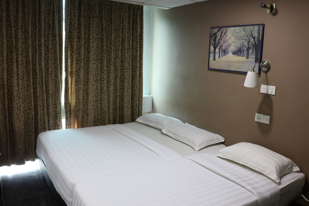 Subang Park Hotel 43/64