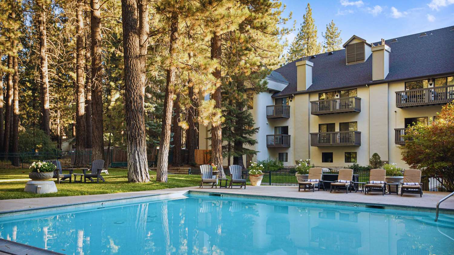 Chateau Big Bear Boutique Hotel, BW Signature Collection 53/55