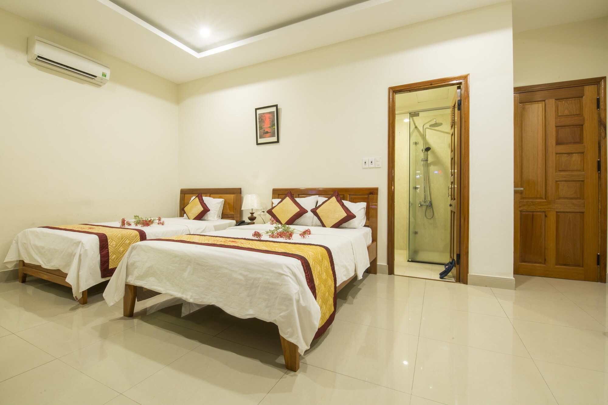 DELUXE, TWIN BEDS