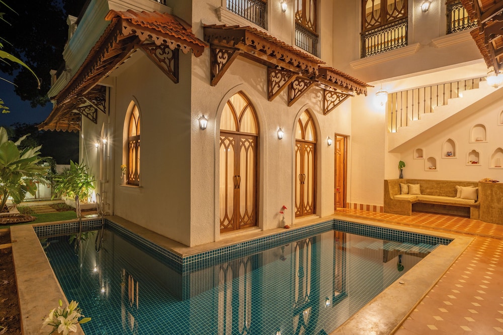 ELIVAAS 4 BHK with Pvt Pool and Media Room Samukha 36/55
