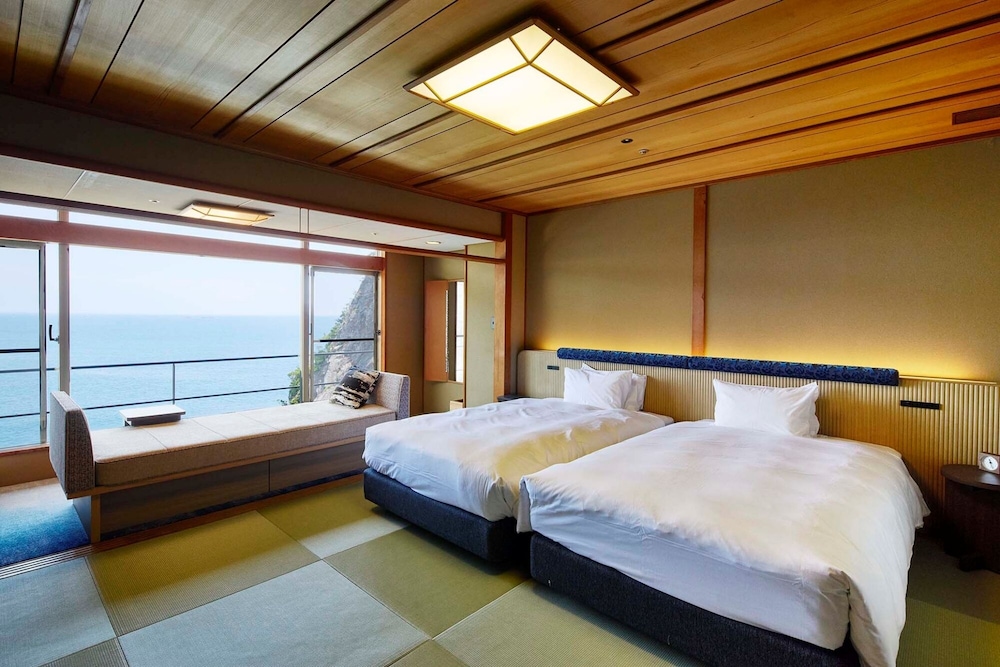 Renovated, Japanese, Modern, Twin Beds