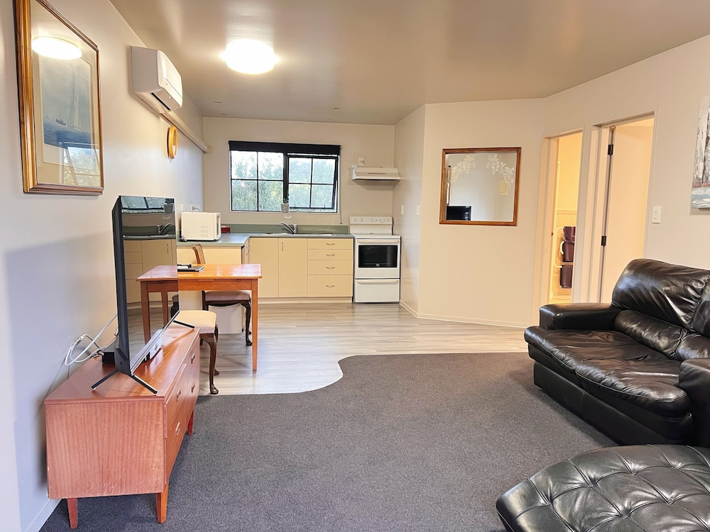Kingswood Manor Motel 25/38