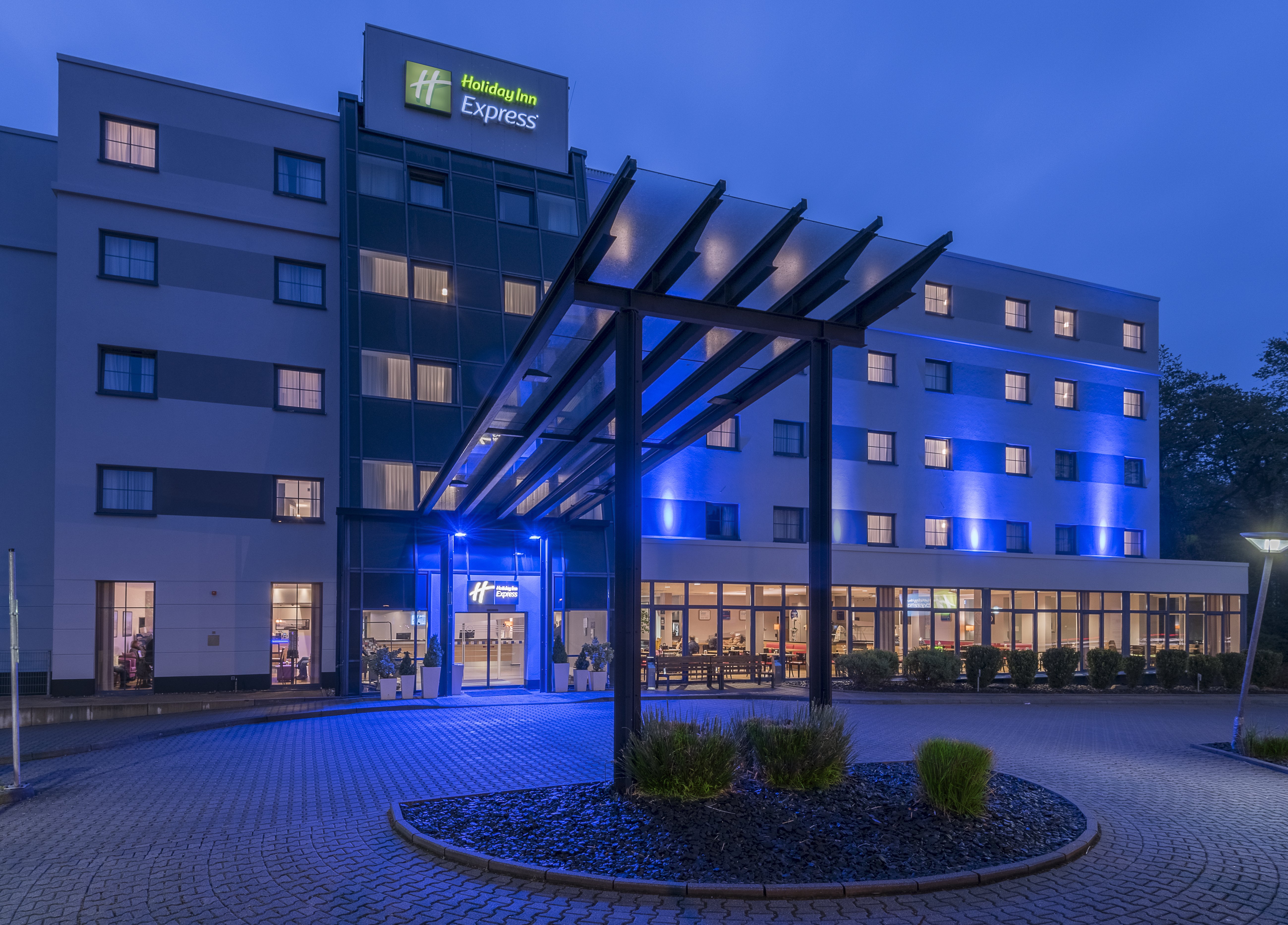HOLIDAY INN EXPRESS FRANKFURT AIRPORT 7/58