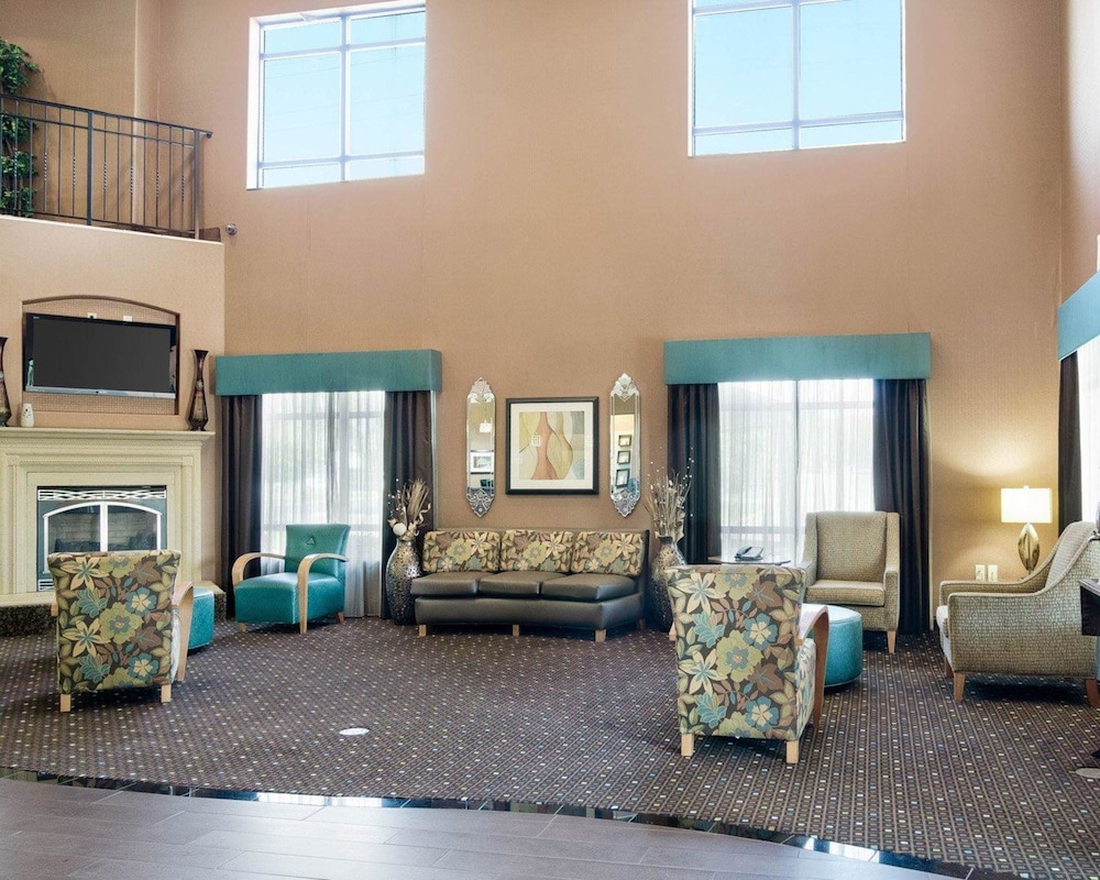 Comfort Suites Topeka Northwest 19/32