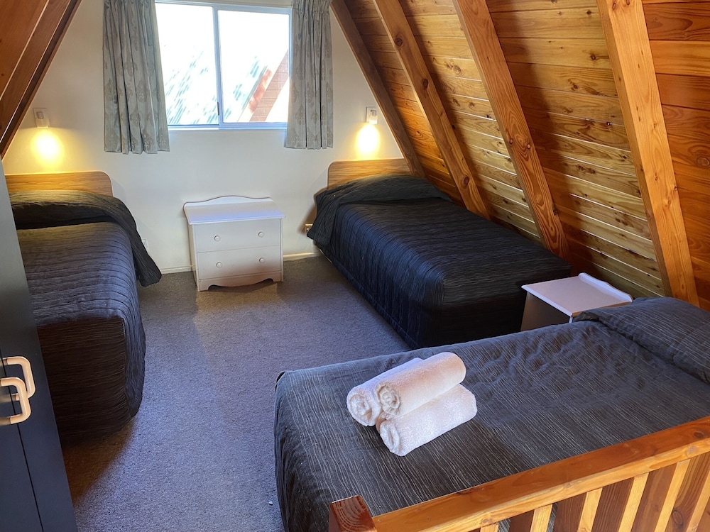 Mountain Chalets Motel 22/53