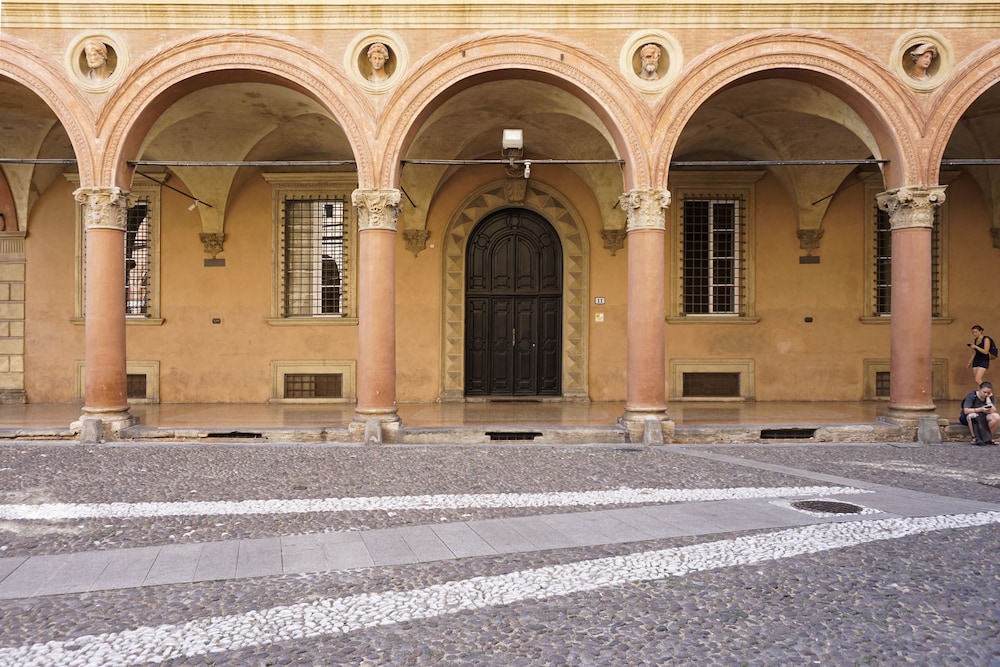 Casa Isolani Santo Stefano 42/48