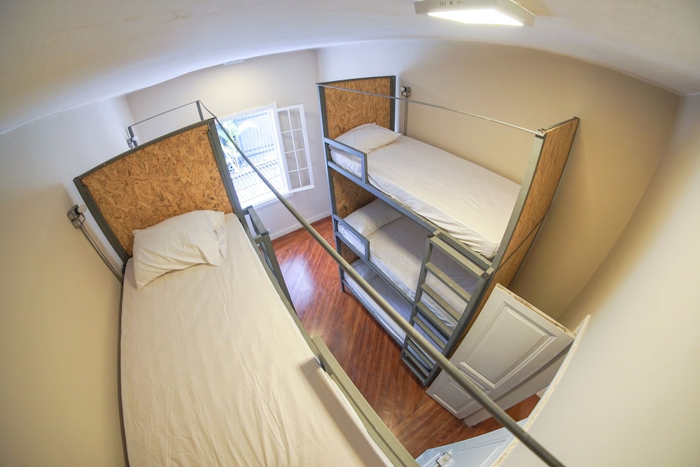Quintal Hostel 20/40