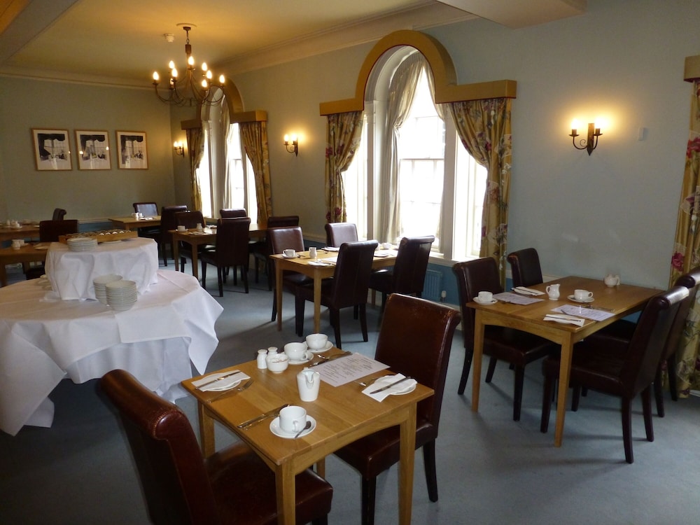 The Bear Hotel 29/33